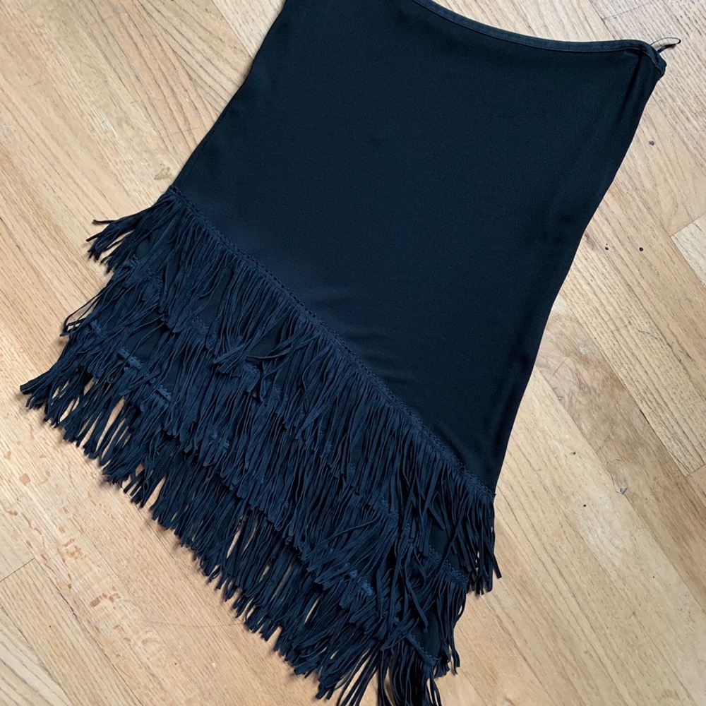 Angled flapper fringe skirt